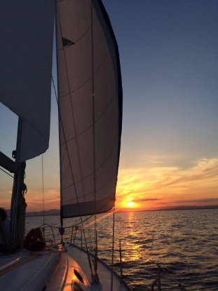 Immagine di Escursione vela aperitivo al tramonto